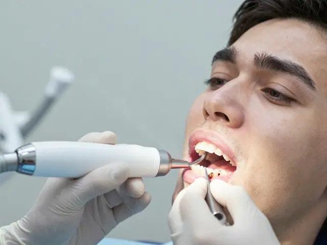 Jak bolí očištění zubů ultrazvukovým čističem? Pravda o bolesti a jak ji minimalizovat