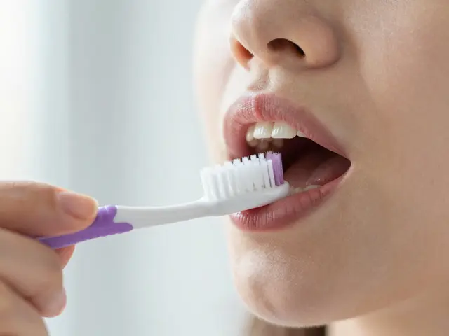 Jak zvládnout bolest po kyretáži zubů: Průvodce pro rychlé uzdravení